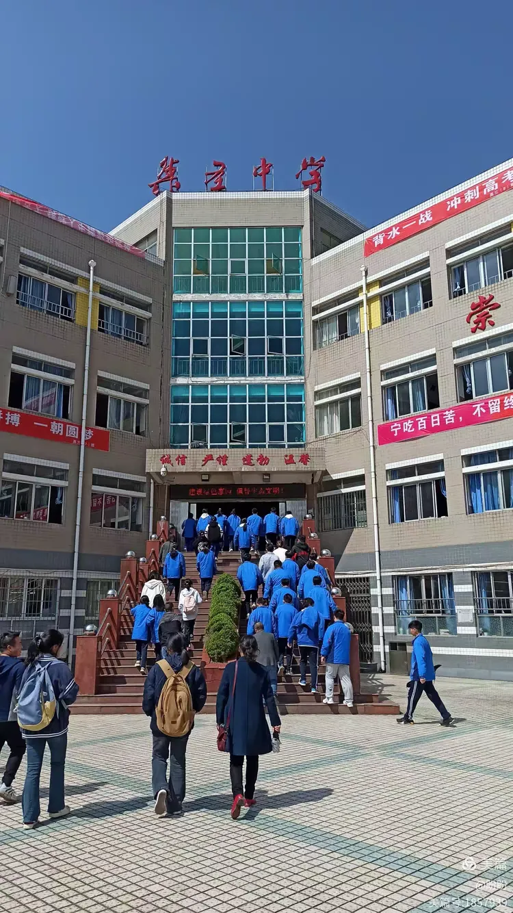 校园春色(摄于平坝集圣中学)